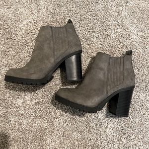 Gorgeous Grey Faux Suede Booties NWOT 💞